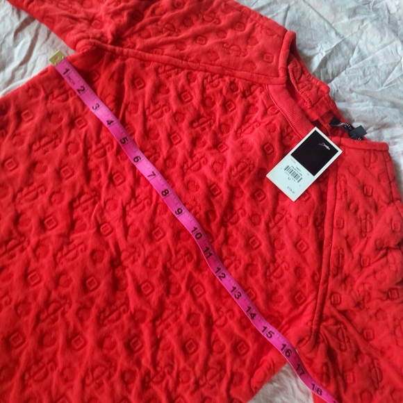 Top - Picture 4 of 15